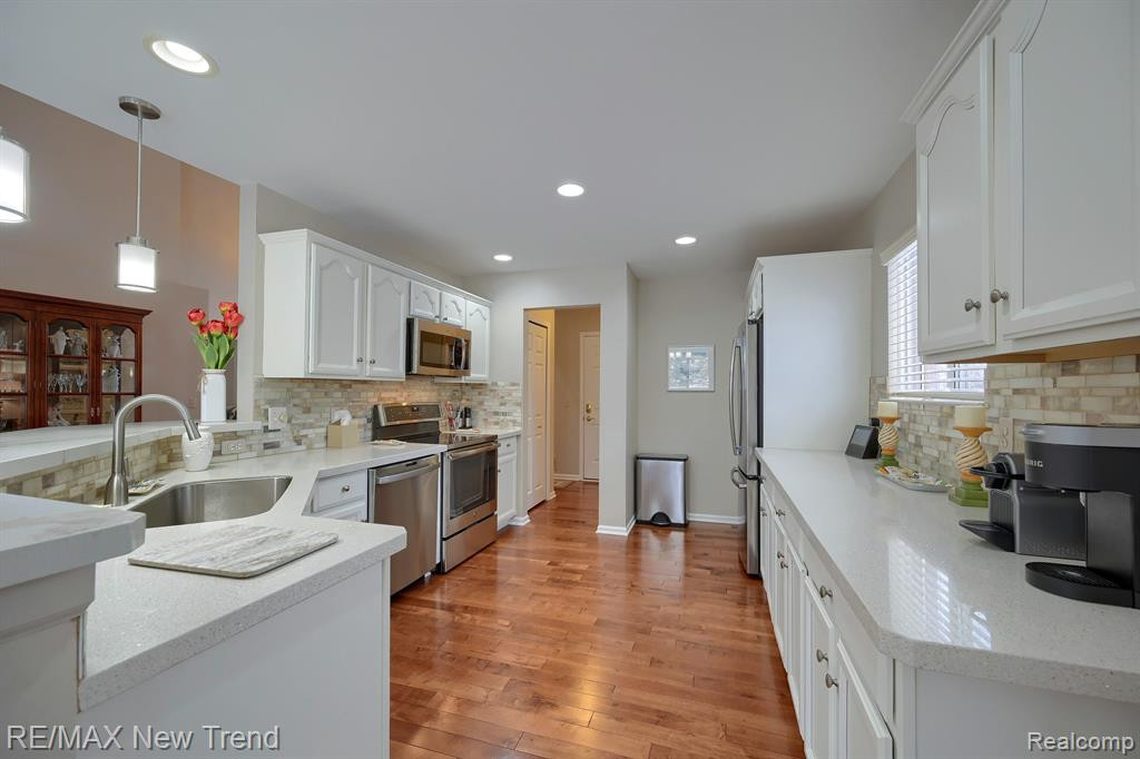 40747 LENOX PARK Drive, Novi, MI 48377 — Photo 10