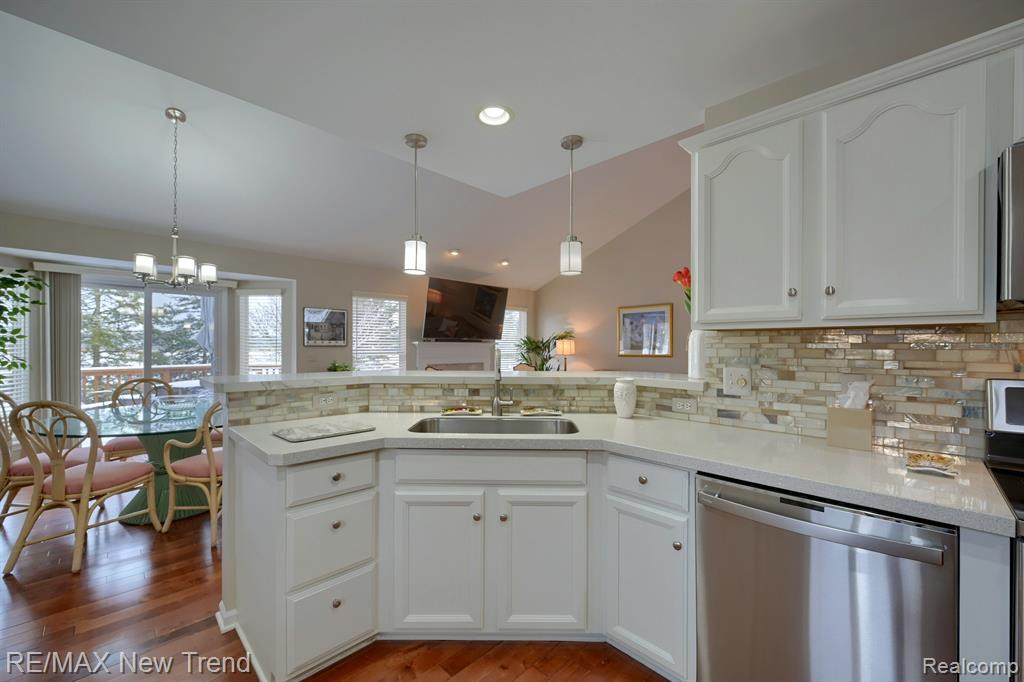 40747 LENOX PARK Drive, Novi, MI 48377 — Photo 12