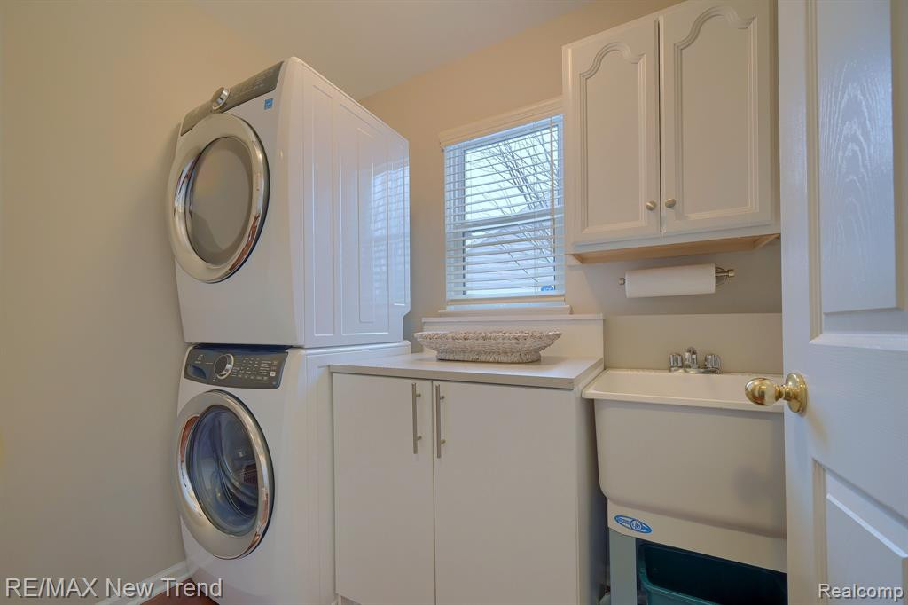 40747 LENOX PARK Drive, Novi, MI 48377 — Photo 16