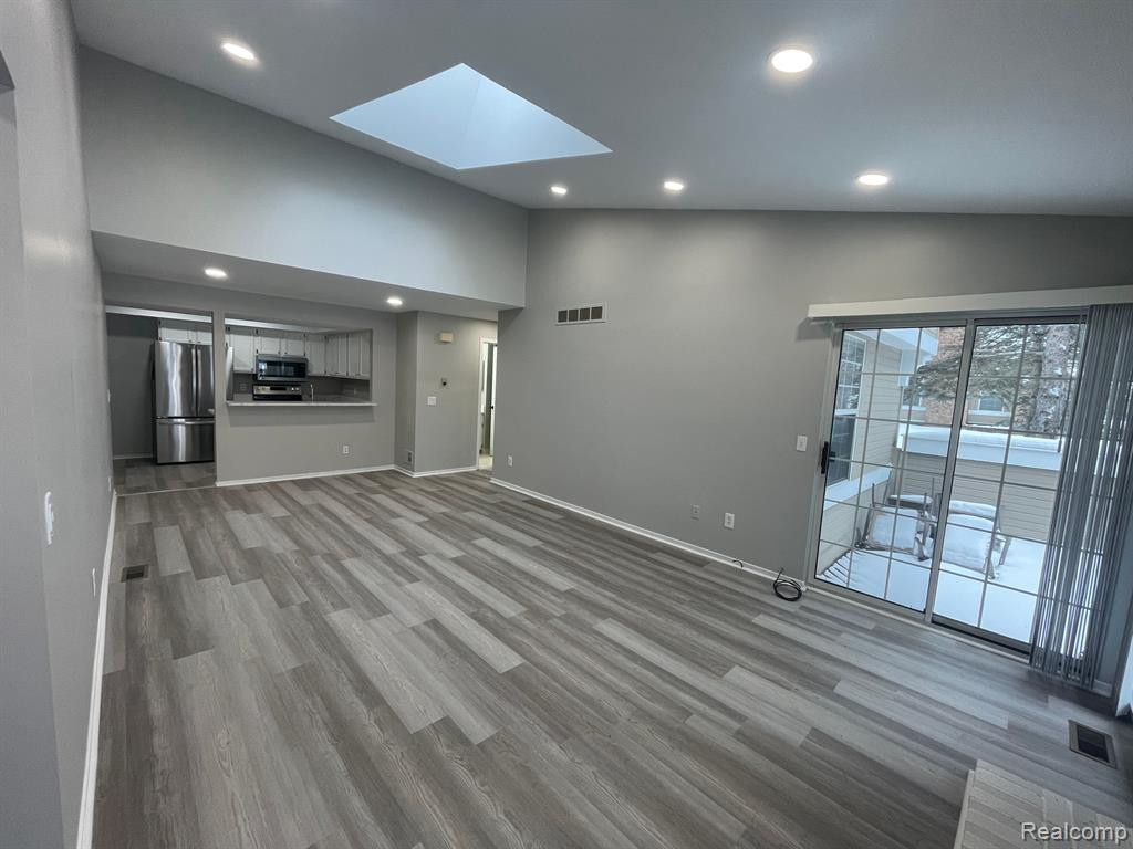 6600 BELLOWS, West Bloomfield, MI — Photo 4