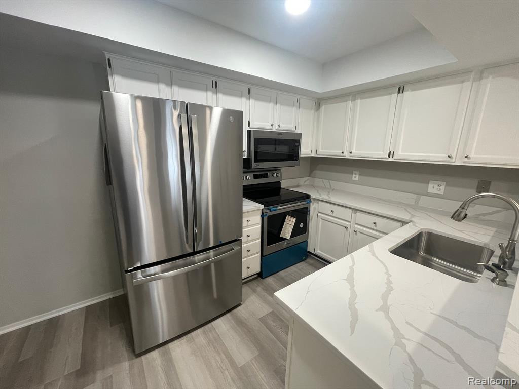 6600 BELLOWS, West Bloomfield, MI — Photo 9
