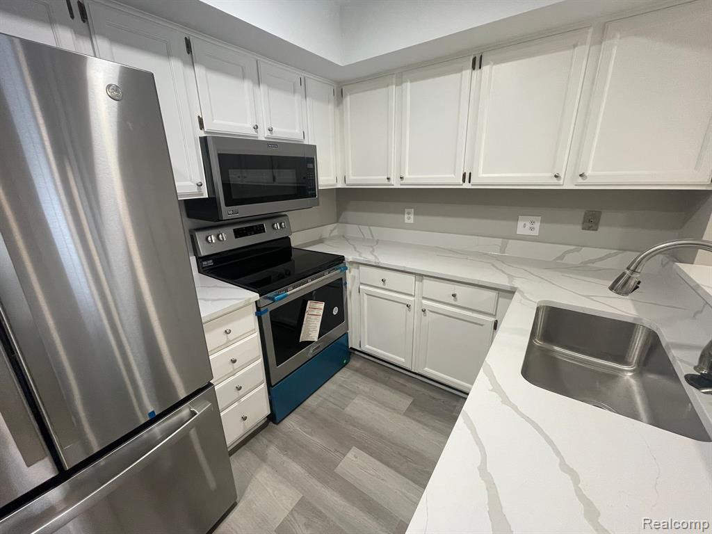 6600 BELLOWS, West Bloomfield, MI — Photo 10