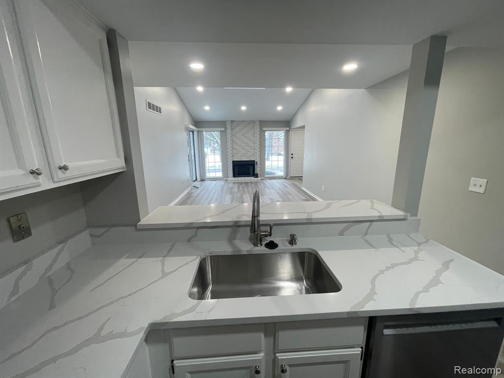 6600 BELLOWS, West Bloomfield, MI — Photo 11