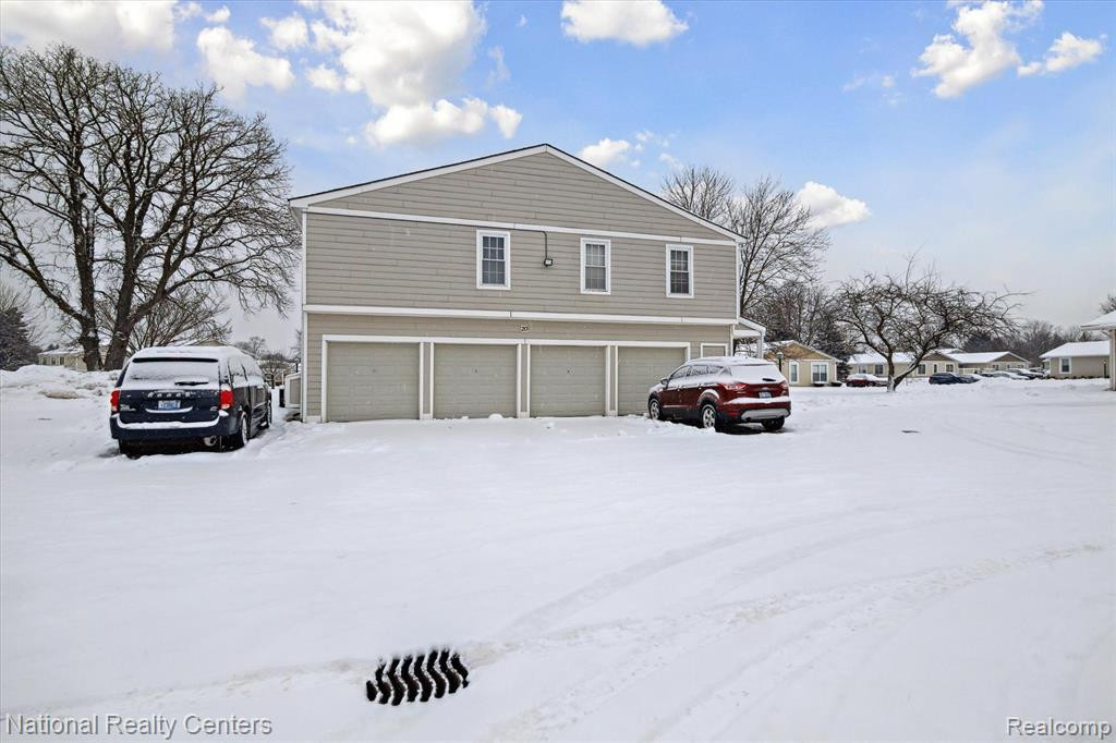 39867 Village Wood Lane, Novi, MI — Photo 8