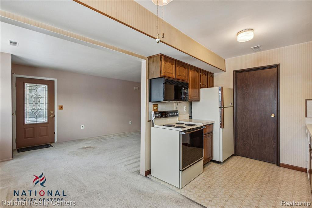 39867 Village Wood Lane, Novi, MI — Photo 15