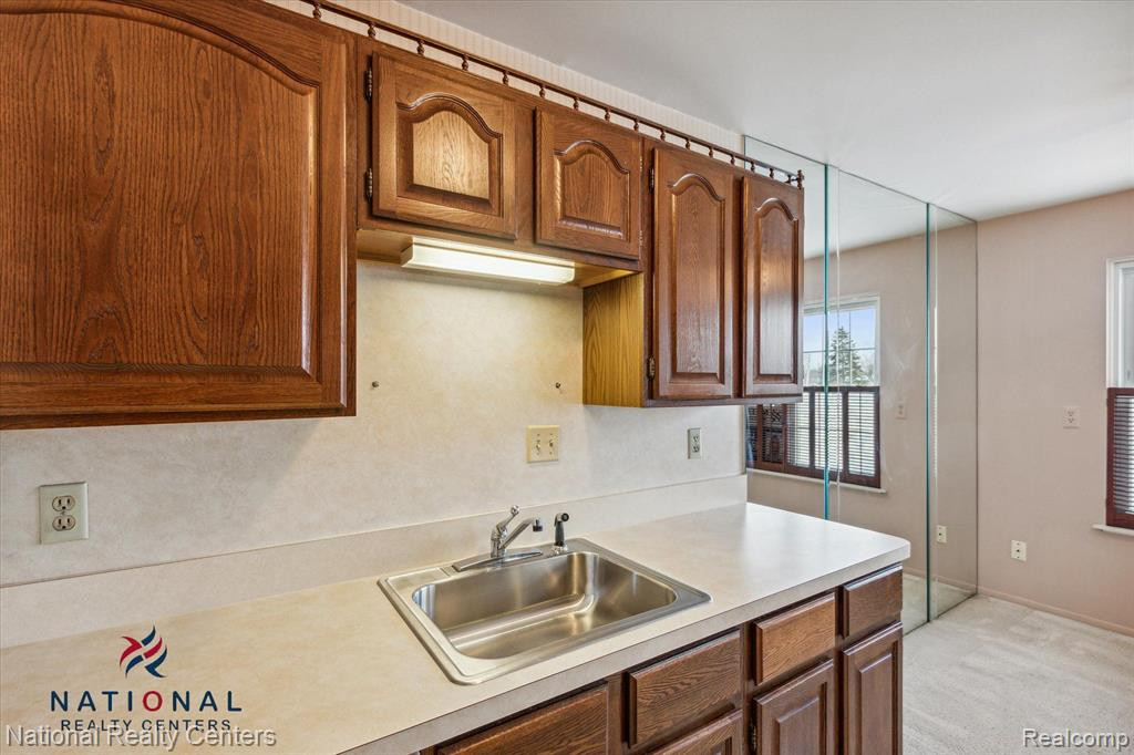 39867 Village Wood Lane, Novi, MI — Photo 20