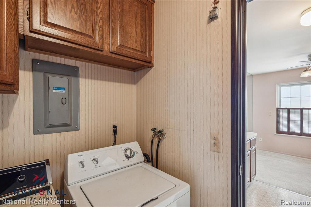 39867 Village Wood Lane, Novi, MI — Photo 37
