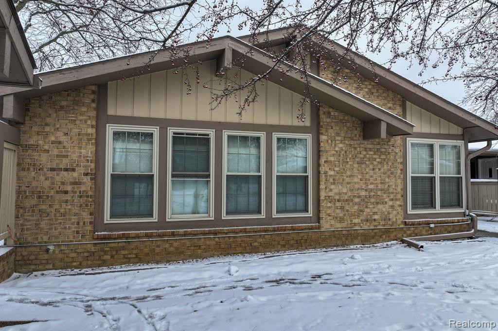 2746 ROUNDTREE Drive, Troy, MI 48083 — Photo 3