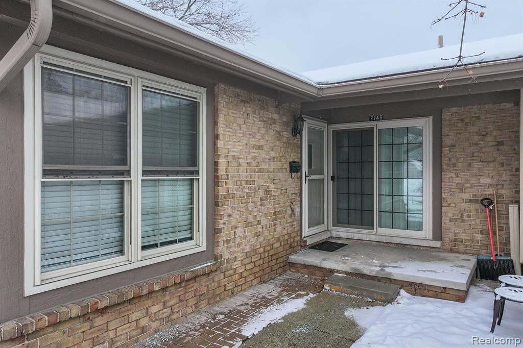 2746 ROUNDTREE Drive, Troy, MI 48083 — Photo 4
