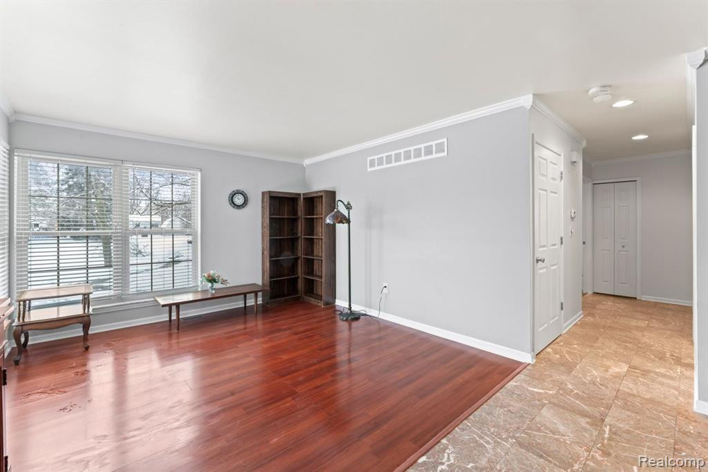 2746 ROUNDTREE Drive, Troy, MI 48083 — Photo 10