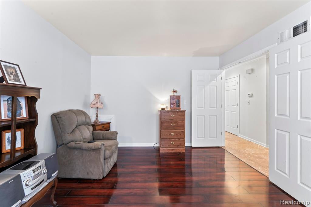 2746 ROUNDTREE Drive, Troy, MI 48083 — Photo 18
