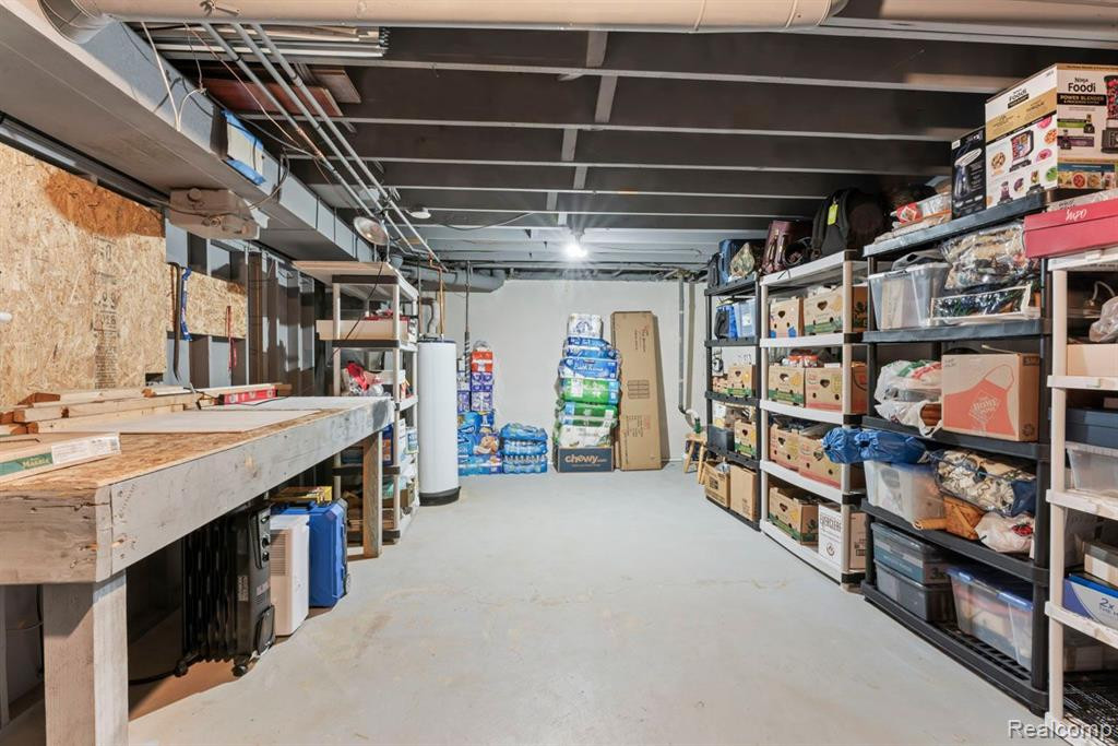 2746 ROUNDTREE Drive, Troy, MI 48083 — Photo 28