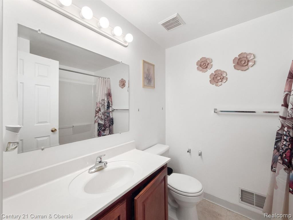 16255 TERRACE VILLAGE Drive, Taylor, MI 48180 — Photo 12