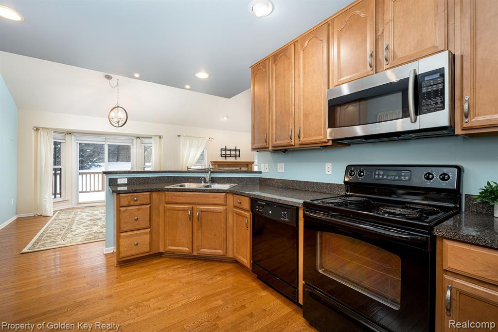 1104 ANDOVER Circle, Walled Lake, MI 48390 — Photo 17