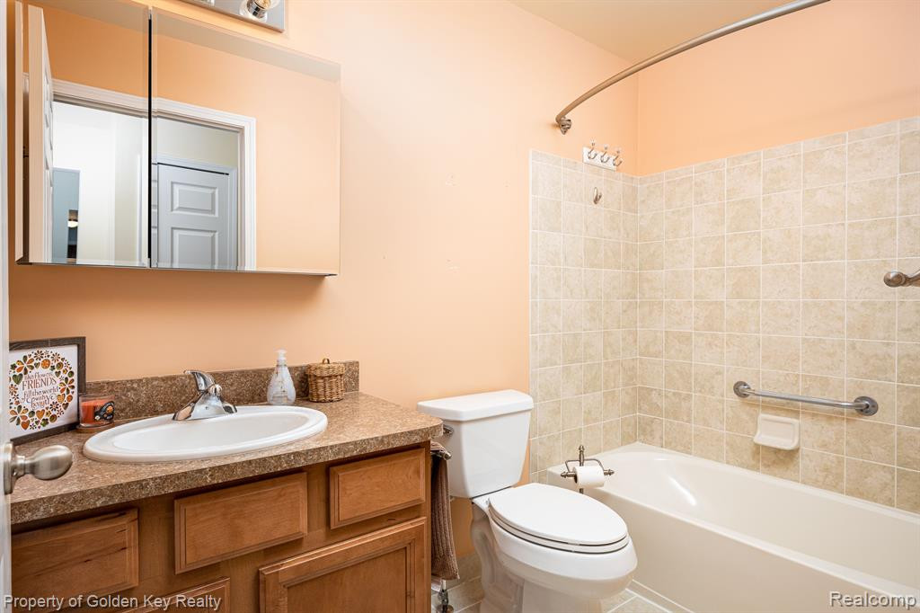 1104 ANDOVER Circle, Walled Lake, MI 48390 — Photo 20
