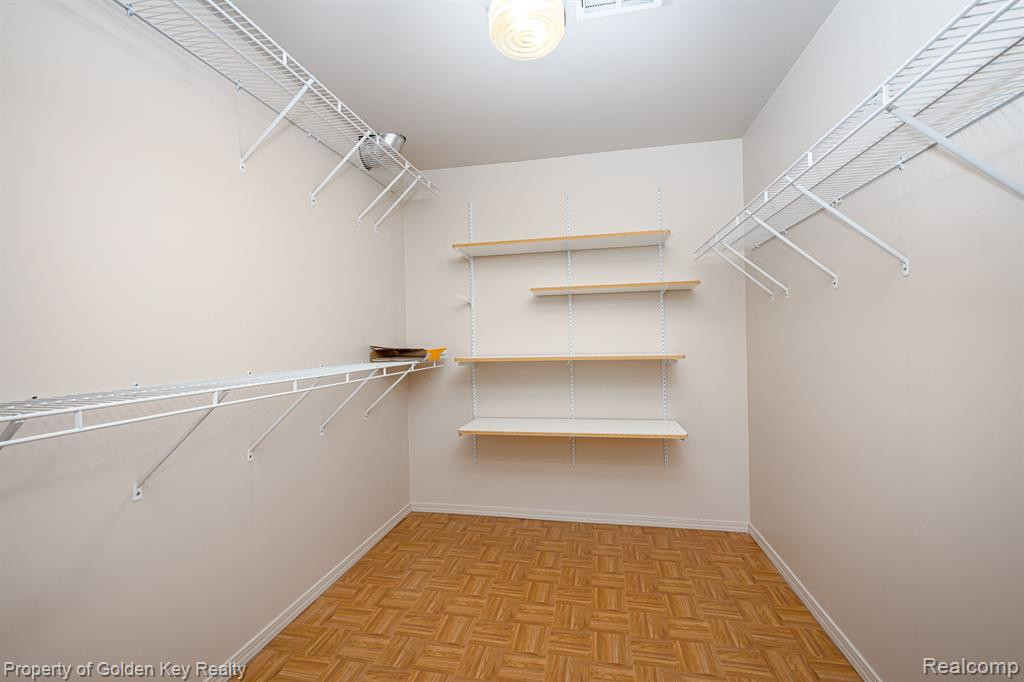 1104 ANDOVER Circle, Walled Lake, MI 48390 — Photo 30