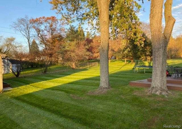 555 E RIDGE Drive, Ortonville, MI 48462 — Photo 2