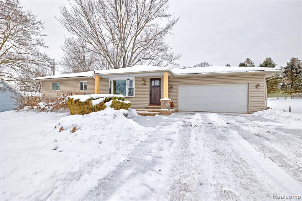 555 E RIDGE Drive, Ortonville, MI 48462 — Photo 6