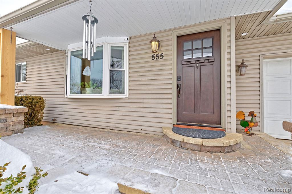 555 E RIDGE Drive, Ortonville, MI 48462 — Photo 7