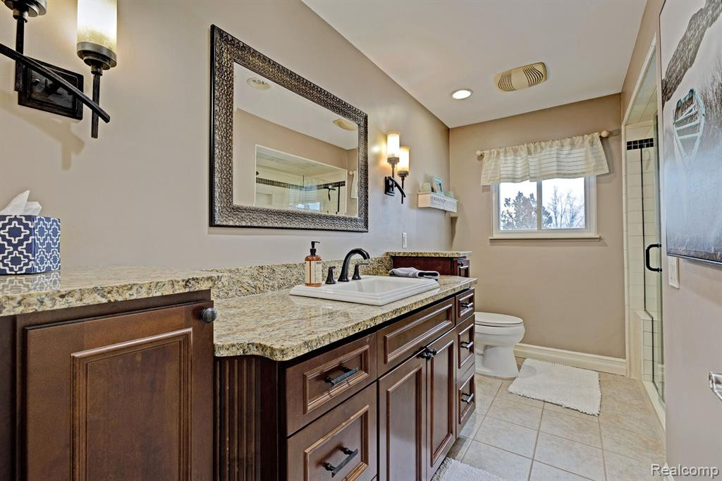 555 E RIDGE Drive, Ortonville, MI 48462 — Photo 11