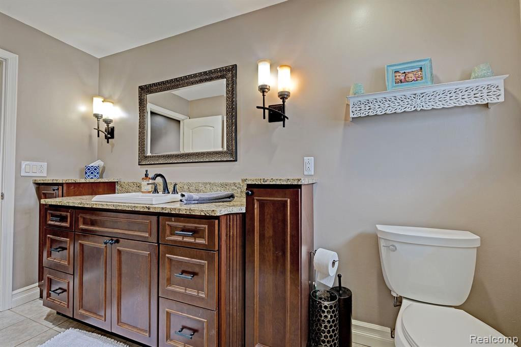 555 E RIDGE Drive, Ortonville, MI 48462 — Photo 13