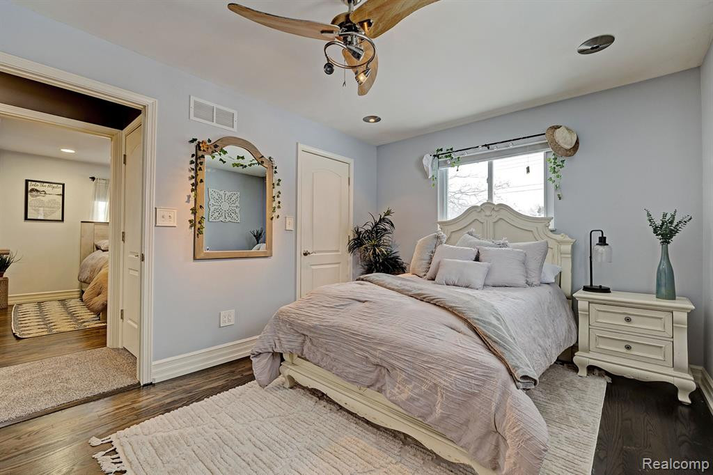 555 E RIDGE Drive, Ortonville, MI 48462 — Photo 18