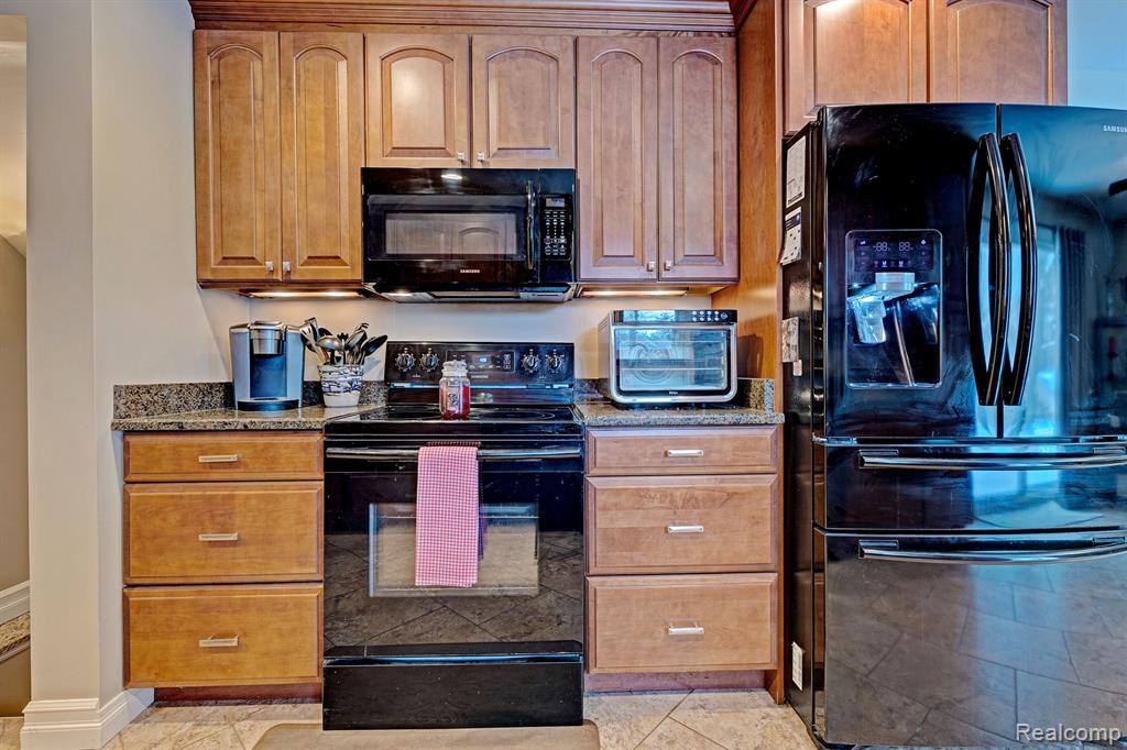 555 E RIDGE Drive, Ortonville, MI 48462 — Photo 25