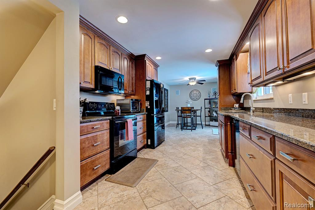 555 E RIDGE Drive, Ortonville, MI 48462 — Photo 26