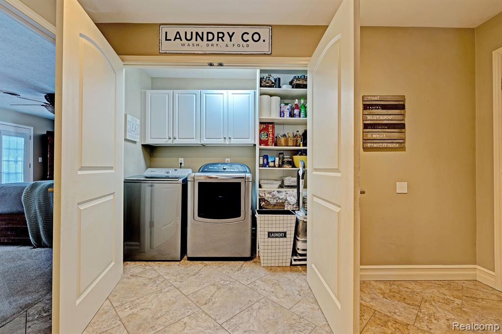 555 E RIDGE Drive, Ortonville, MI 48462 — Photo 27