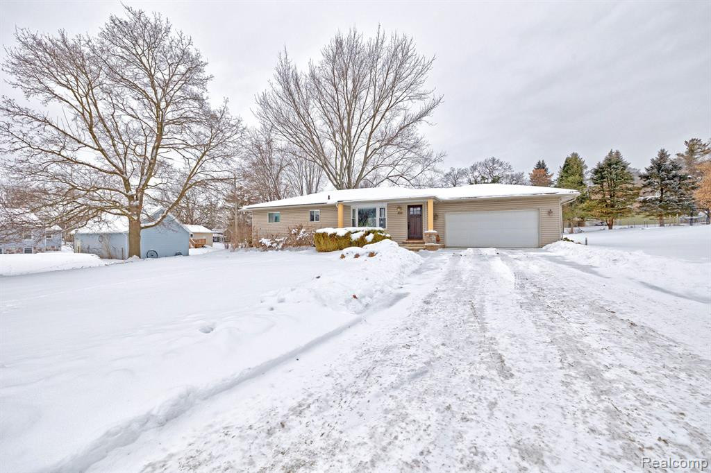 555 E RIDGE Drive, Ortonville, MI 48462 — Photo 50