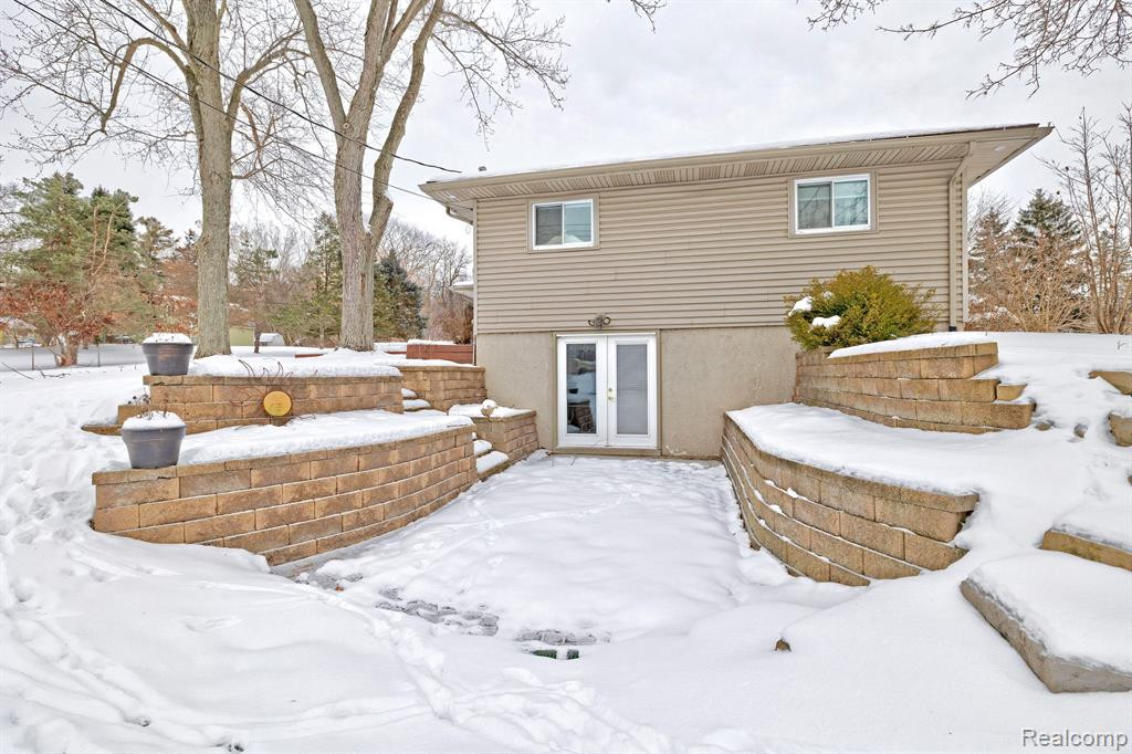 555 E RIDGE Drive, Ortonville, MI 48462 — Photo 53