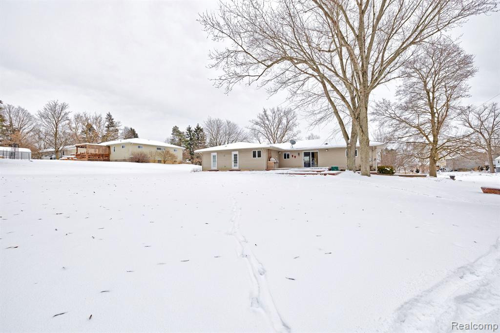 555 E RIDGE Drive, Ortonville, MI 48462 — Photo 56