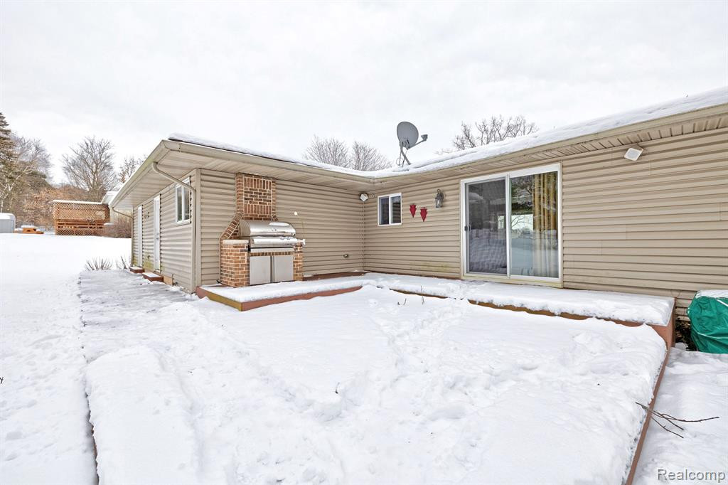 555 E RIDGE Drive, Ortonville, MI 48462 — Photo 59