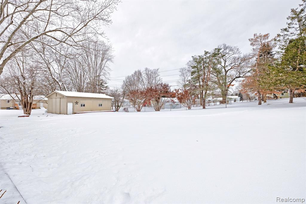 555 E RIDGE Drive, Ortonville, MI 48462 — Photo 62