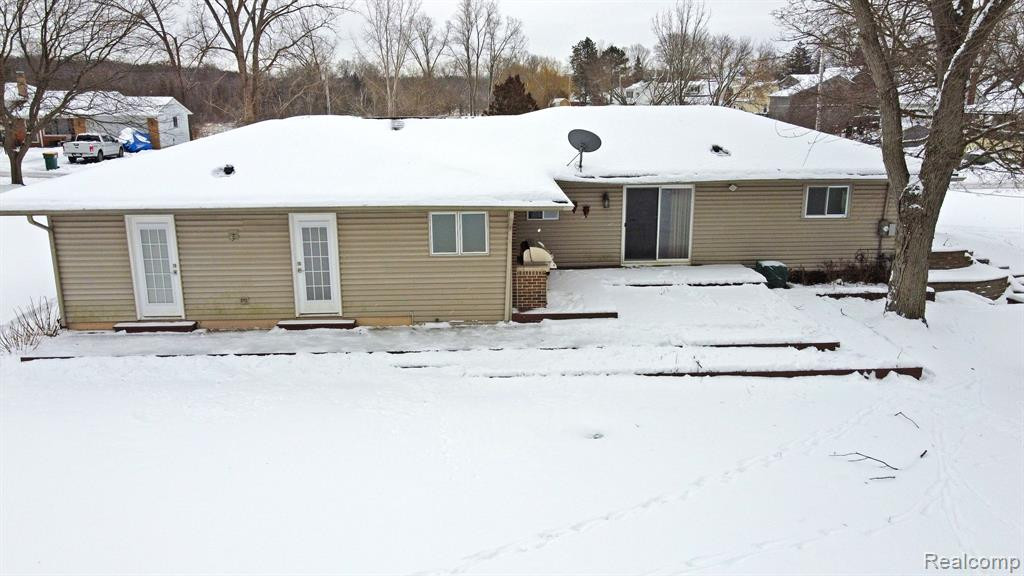 555 E RIDGE Drive, Ortonville, MI 48462 — Photo 66