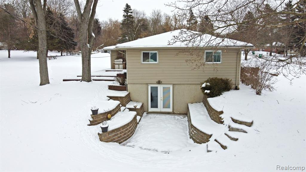 555 E RIDGE Drive, Ortonville, MI 48462 — Photo 67