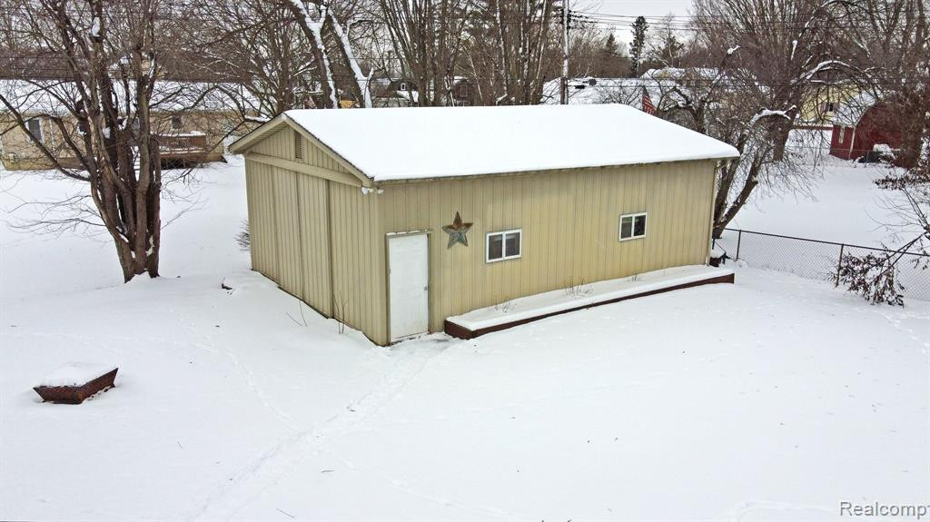 555 E RIDGE Drive, Ortonville, MI 48462 — Photo 68
