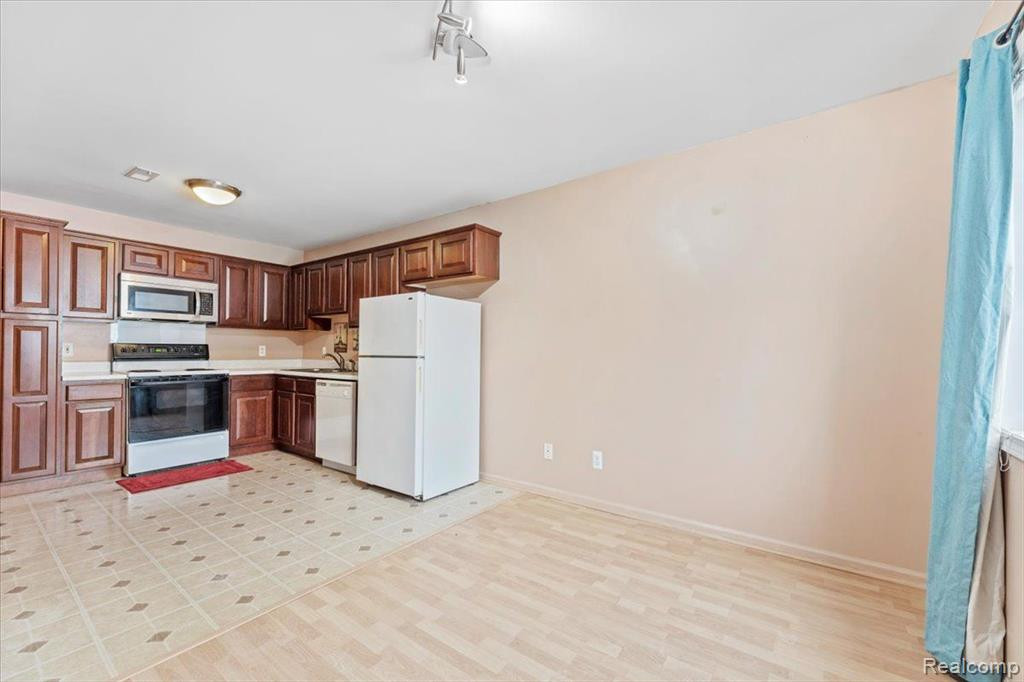 16401 TERRACE VILLAGE Drive, Taylor, MI 48180 — Photo 10