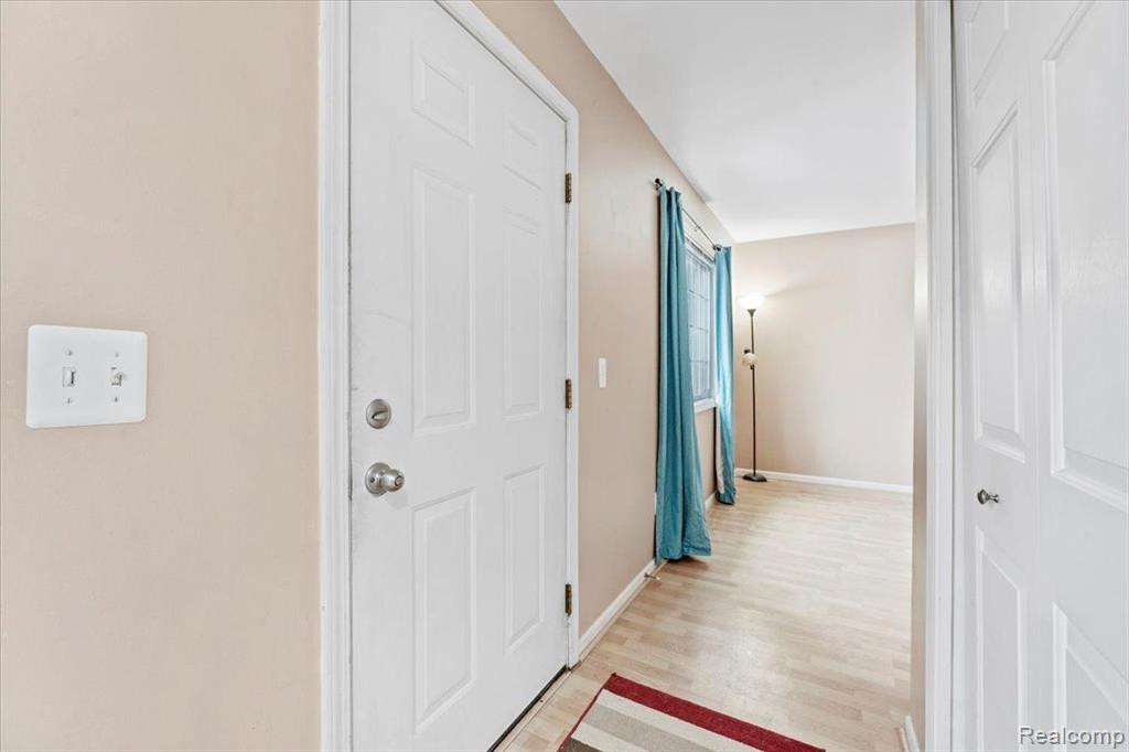 16401 TERRACE VILLAGE Drive, Taylor, MI 48180 — Photo 11