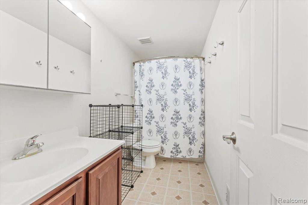 16401 TERRACE VILLAGE Drive, Taylor, MI 48180 — Photo 14