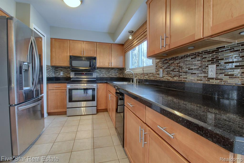 42422 STEEPLEVIEW Street, Northville, MI 48168 — Photo 11