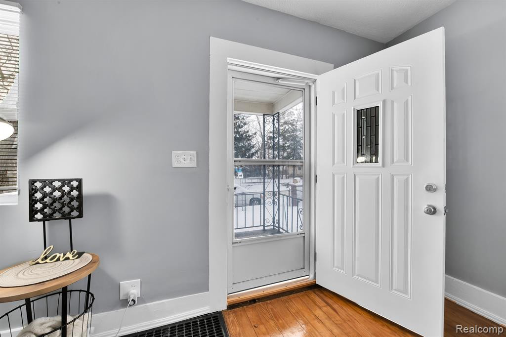 902 MELROSE Street, Pontiac, MI 48340 — Photo 6