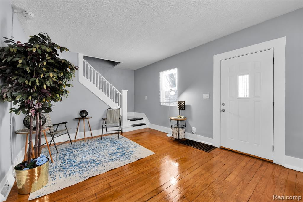 902 MELROSE Street, Pontiac, MI 48340 — Photo 8