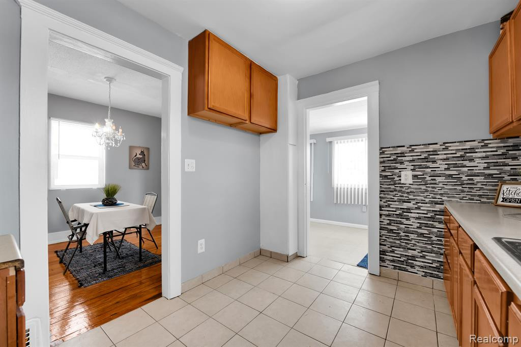 902 MELROSE Street, Pontiac, MI 48340 — Photo 14