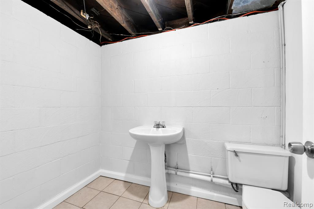 902 MELROSE Street, Pontiac, MI 48340 — Photo 24