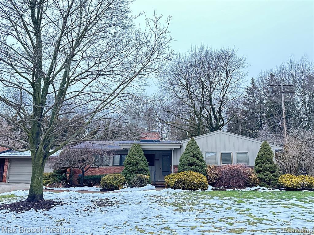 1082 STRATFORD Lane, Bloomfield Hills, MI 48304 — front exterior