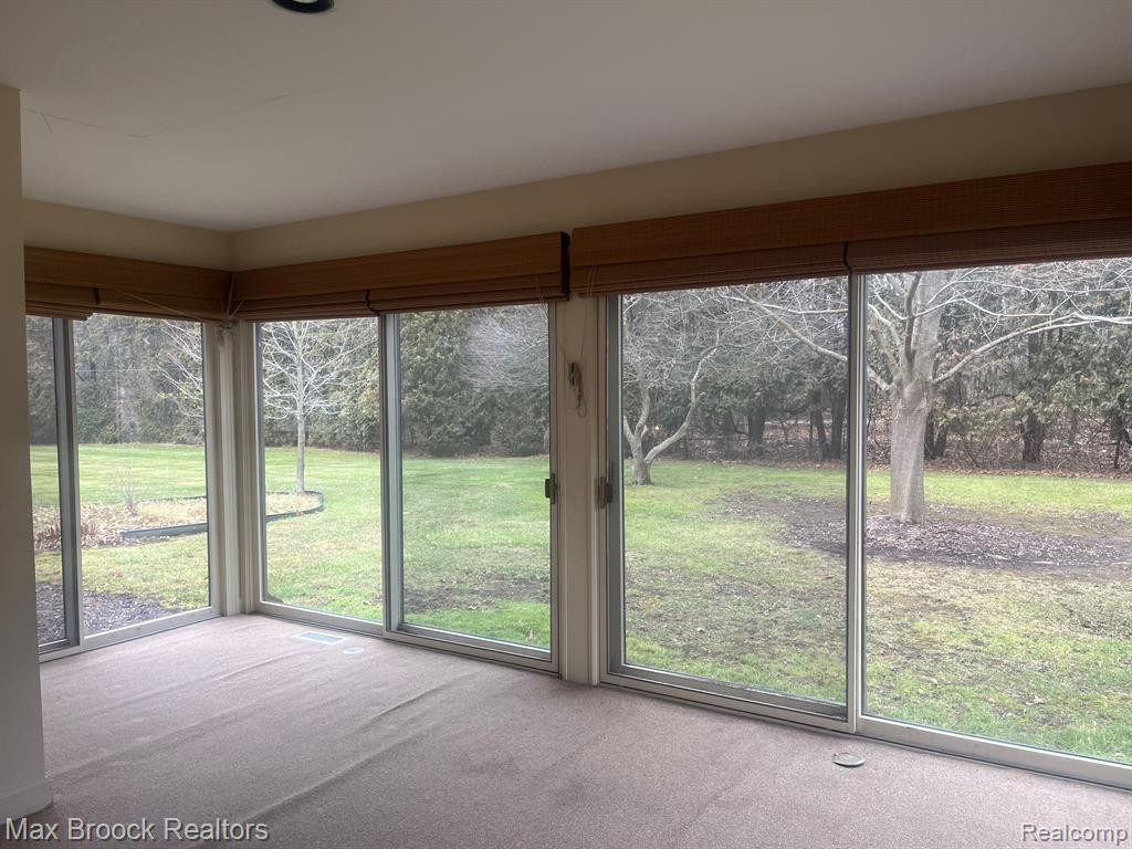1082 STRATFORD Lane, Bloomfield Hills, MI 48304 — Photo 9