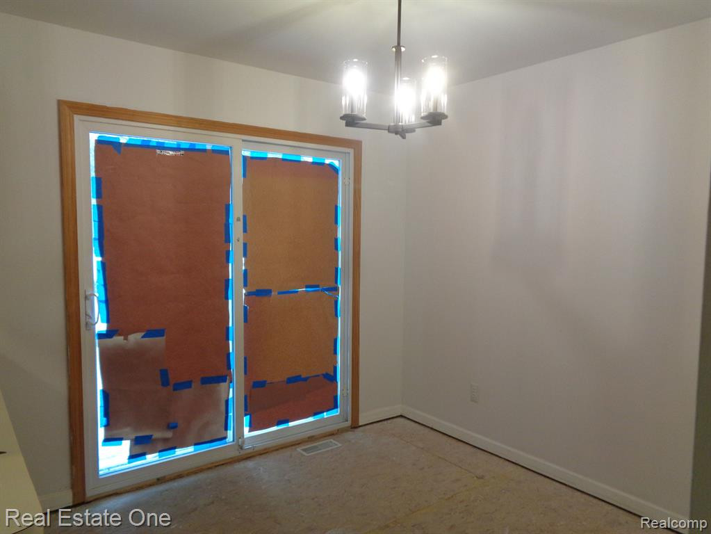 318 HAMPTON Court, South Lyon, MI 48178 — Photo 4