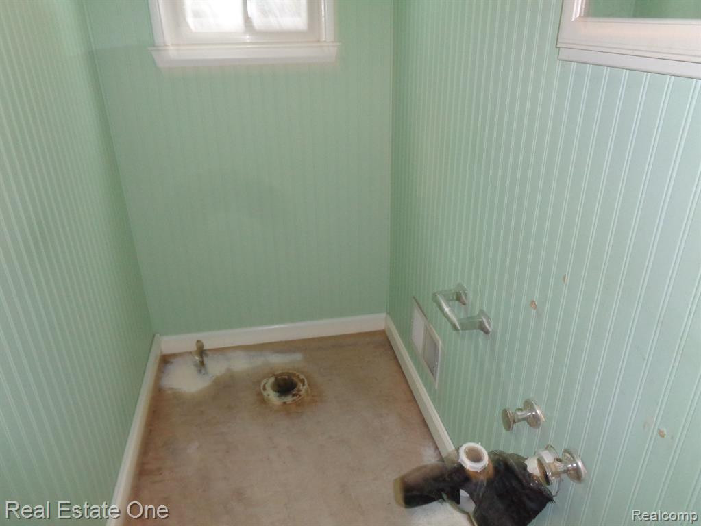 318 HAMPTON Court, South Lyon, MI 48178 — Photo 6