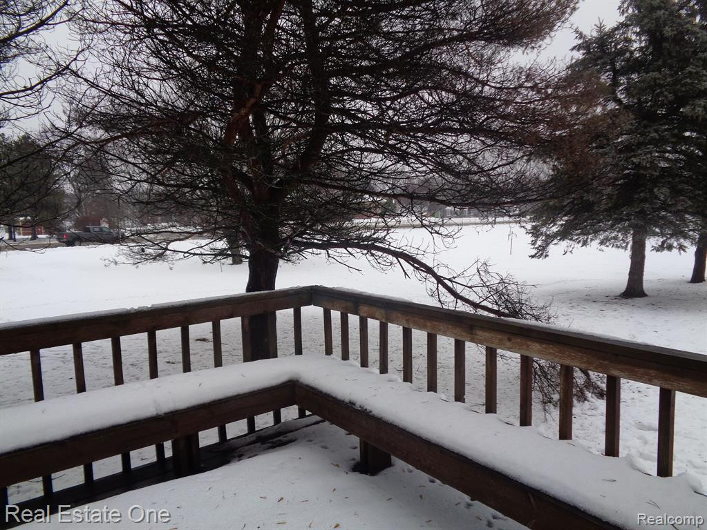 318 HAMPTON Court, South Lyon, MI 48178 — Photo 7